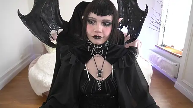 OutfitObsession online show from May 1, 1:38 pm