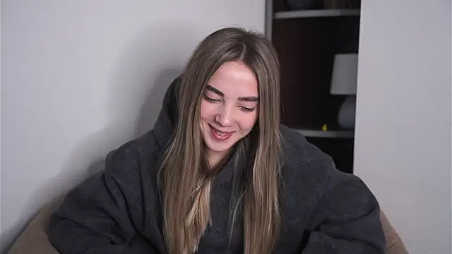 SheliaRafla online show from April 22, 10:33 am