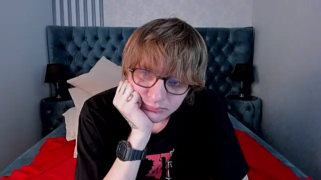 TaylerBev online show from April 23, 7:15 am