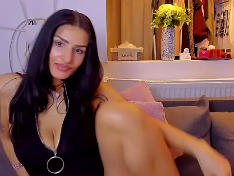 Snapshot of Milfchellle chatting on April 23, 11:17 pm Milfchellle online show from April 23, 11:17 pm
