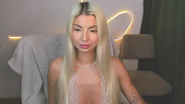 Snapshot of BellaMurre chatting on May 27, 1:18 pm BellaMurre online show from May 27, 1:18 pm