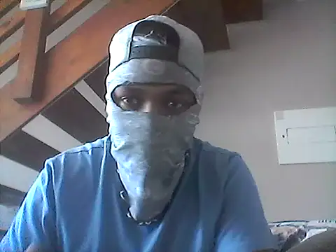 Snapshot of LunjeSA chatting on May 18, 9:47 am LunjeSA online show from May 18, 9:47 am
