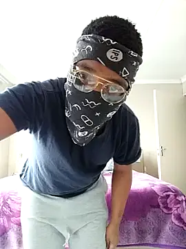 Snapshot of LunjeSA chatting on May 31, 12:55 pm LunjeSA online show from May 31, 12:55 pm