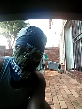 Snapshot of LunjeSA chatting on June 10, 11:33 am LunjeSA online show from June 10, 11:33 am