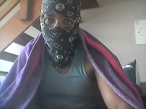 Snapshot of LunjeSA chatting on June 1, 8:25 am LunjeSA online show from June 1, 8:25 am