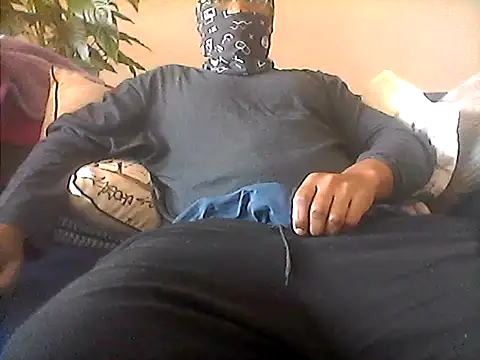 Snapshot of LunjeSA chatting on June 15, 10:59 am LunjeSA online show from June 15, 10:59 am