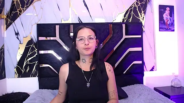 sophiasmithcs online show from April 23, 3:13 am