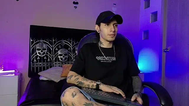 Vergil Noir  online show from June 4, 4:06 am