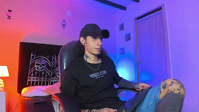 Vergil Noir  online show from May 9, 4:27 am