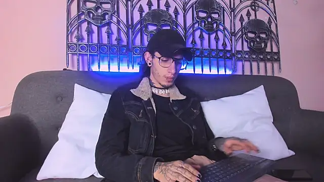Vergil Noir  online show from May 29, 4:07 am