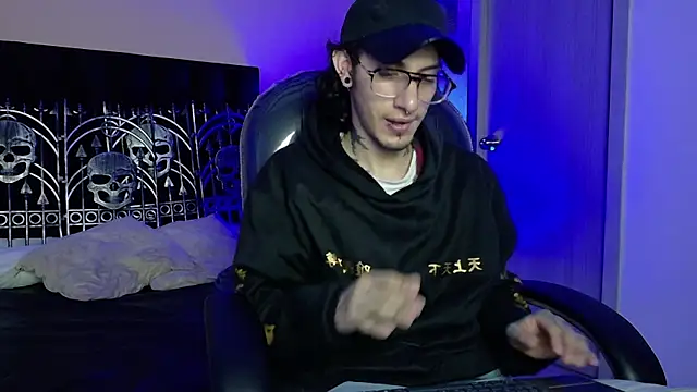 Vergil Noir  online show from June 6, 5:01 am