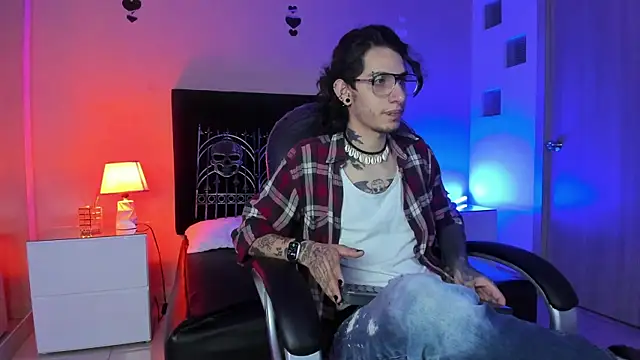 Vergil Noir  online show from May 8, 3:43 am