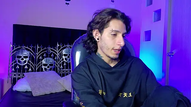 Vergil Noir  online show from June 2, 4:12 am