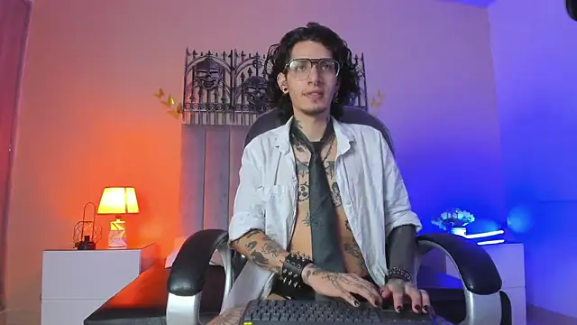 Vergil Noir  online show from May 23, 4:22 am
