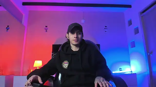 Vergil Noir  online show from May 5, 3:31 am