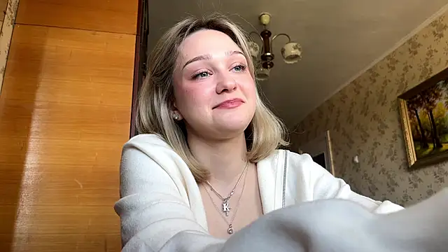 Snapshot of AlisiaStreitmatter chatting on April 28, 9:14 am AlisiaStreitmatter online show from April 28, 9:14 am
