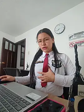 Snapshot of Queen_linda1 chatting on May 28, 12:44 pm Queen linda1 online show from May 28, 12:44 pm