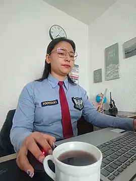 Snapshot of Queen_linda1 chatting on May 18, 12:21 pm Queen linda1 online show from May 18, 12:21 pm