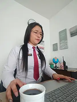 Snapshot of Queen_linda1 chatting on May 11, 12:28 pm Queen linda1 online show from May 11, 12:28 pm