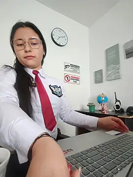 Snapshot of Queen_linda1 chatting on May 13, 12:12 pm Queen linda1 online show from May 13, 12:12 pm