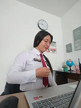 Snapshot of Queen_linda1 chatting on May 11, 4:37 pm Queen linda1 online show from May 11, 4:37 pm