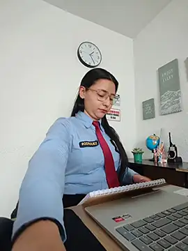 Snapshot of Queen_linda1 chatting on May 21, 6:27 pm Queen linda1 online show from May 21, 6:27 pm