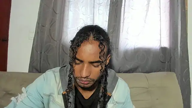 Snapshot of salvatore_amator chatting on May 14, 1:30 pm salvatore amator online show from May 14, 1:30 pm