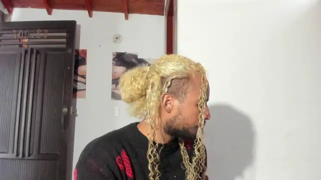 Snapshot of salvatore_amator chatting on May 30, 1:06 pm salvatore amator online show from May 30, 1:06 pm