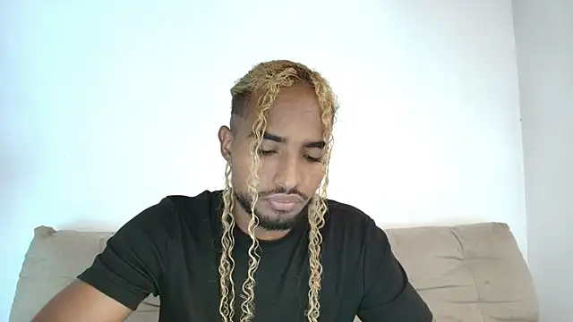 Snapshot of salvatore_amator chatting on June 7, 6:18 am salvatore amator online show from June 7, 6:18 am