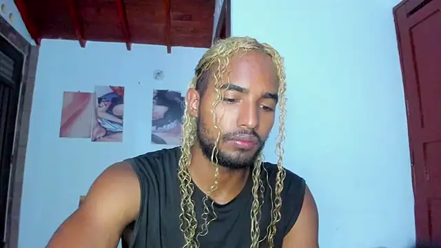 Snapshot of salvatore_amator chatting on June 3, 3:51 am salvatore amator online show from June 3, 3:51 am