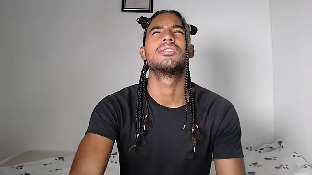 Snapshot of salvatore_amator chatting on May 4, 3:43 am salvatore amator online show from May 4, 3:43 am