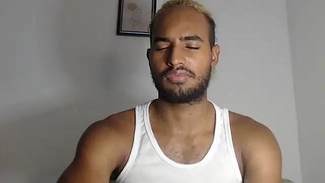 Snapshot of salvatore_amator chatting on May 28, 5:37 am salvatore amator online show from May 28, 5:37 am