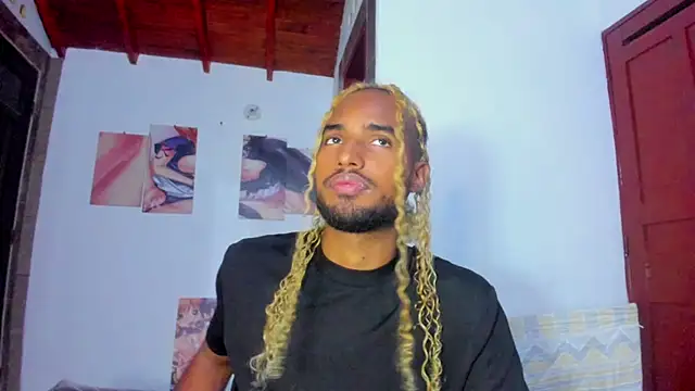 Snapshot of salvatore_amator chatting on June 8, 6:25 am salvatore amator online show from June 8, 6:25 am