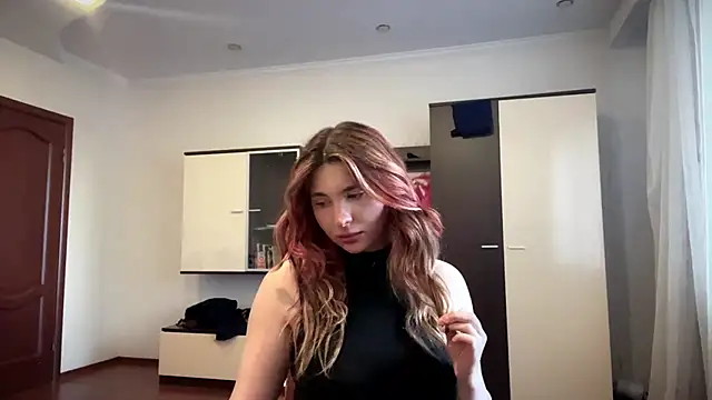 June Kiss online show from May 4, 2:31 pm