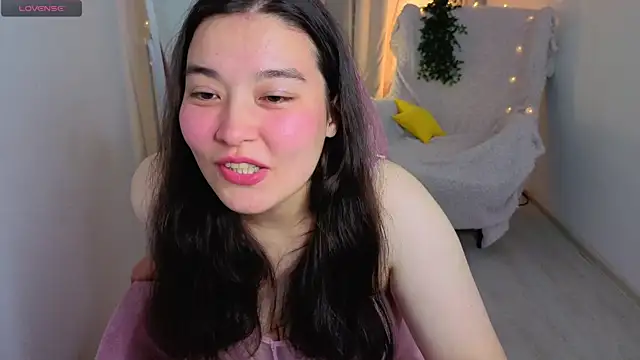 MomoRins online show from July 19, 9:55 pm
