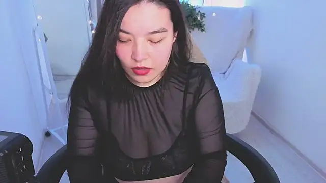 MomoRins online show from June 22, 9:45 pm