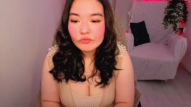 MomoRins online show from May 1, 9:31 pm