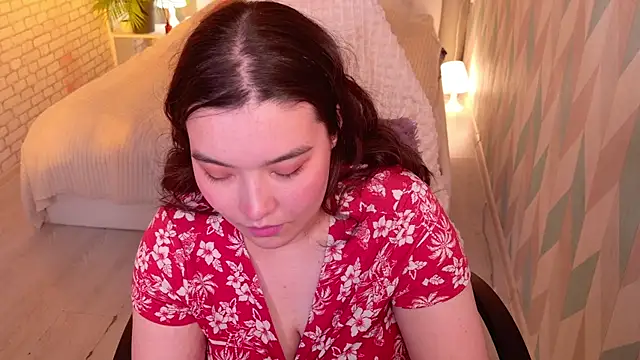 MomoRins online show from June 11, 2:53 am