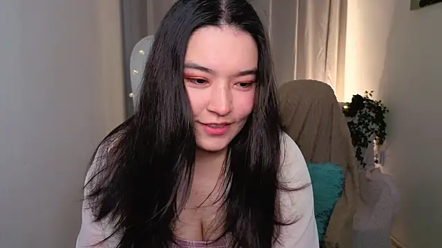 MomoRins online show from May 13, 9:55 pm