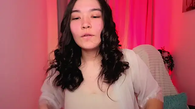 MomoRins online show from May 15, 9:57 pm