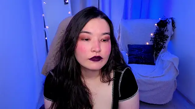MomoRins online show from May 27, 10:50 pm