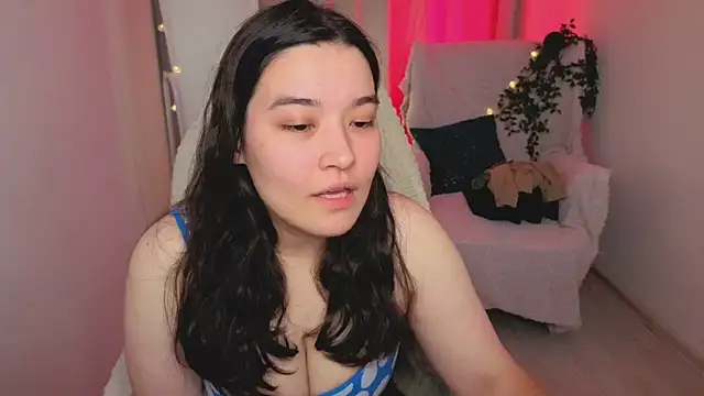 MomoRins online show from May 17, 9:37 pm