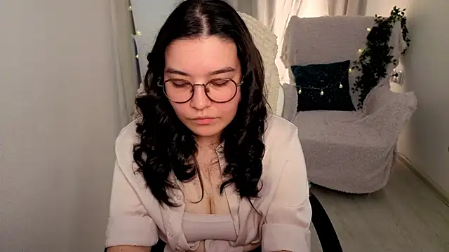 MomoRins online show from June 4, 10:03 pm