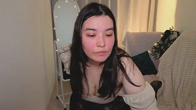 MomoRins online show from May 18, 10:03 pm