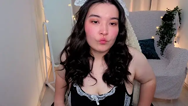 MomoRins online show from May 31, 10:10 pm