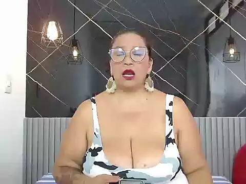 Snapshot of BarbaraGraf chatting on May 5, 12:19 pm BarbaraGraf online show from May 5, 12:19 pm