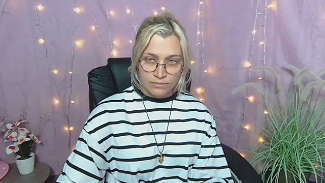 RubyDaviss online show from May 4, 8:17 am