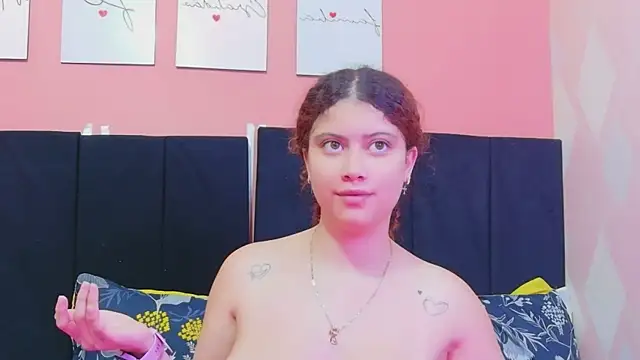 Snapshot of HoneyHipss chatting on May 29, 12:44 pm HoneyHipss online show from May 29, 12:44 pm