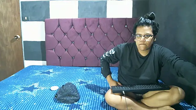 Valery-Khloe online show from August 10, 5:14 am