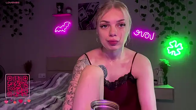CandyRass online show from June 7, 8:19 am